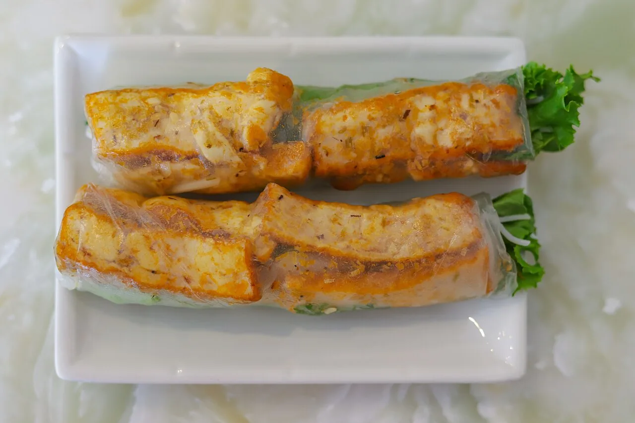Vietnamese vegetarian fresh spring rolls (gỏi cuốn chay) with fried tofu in Da Nang