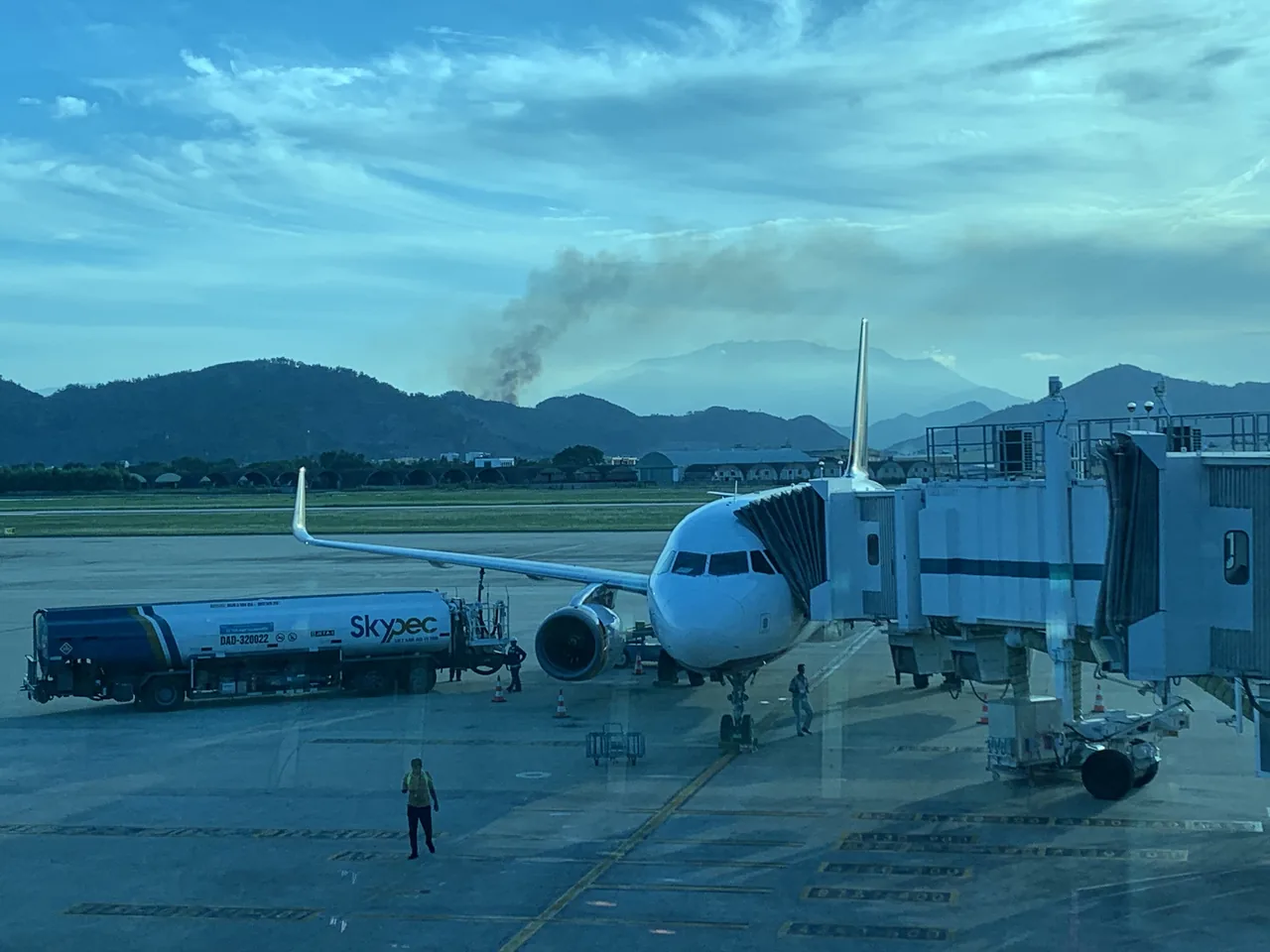 A plane at a jet bridge at Da Nang International Airport