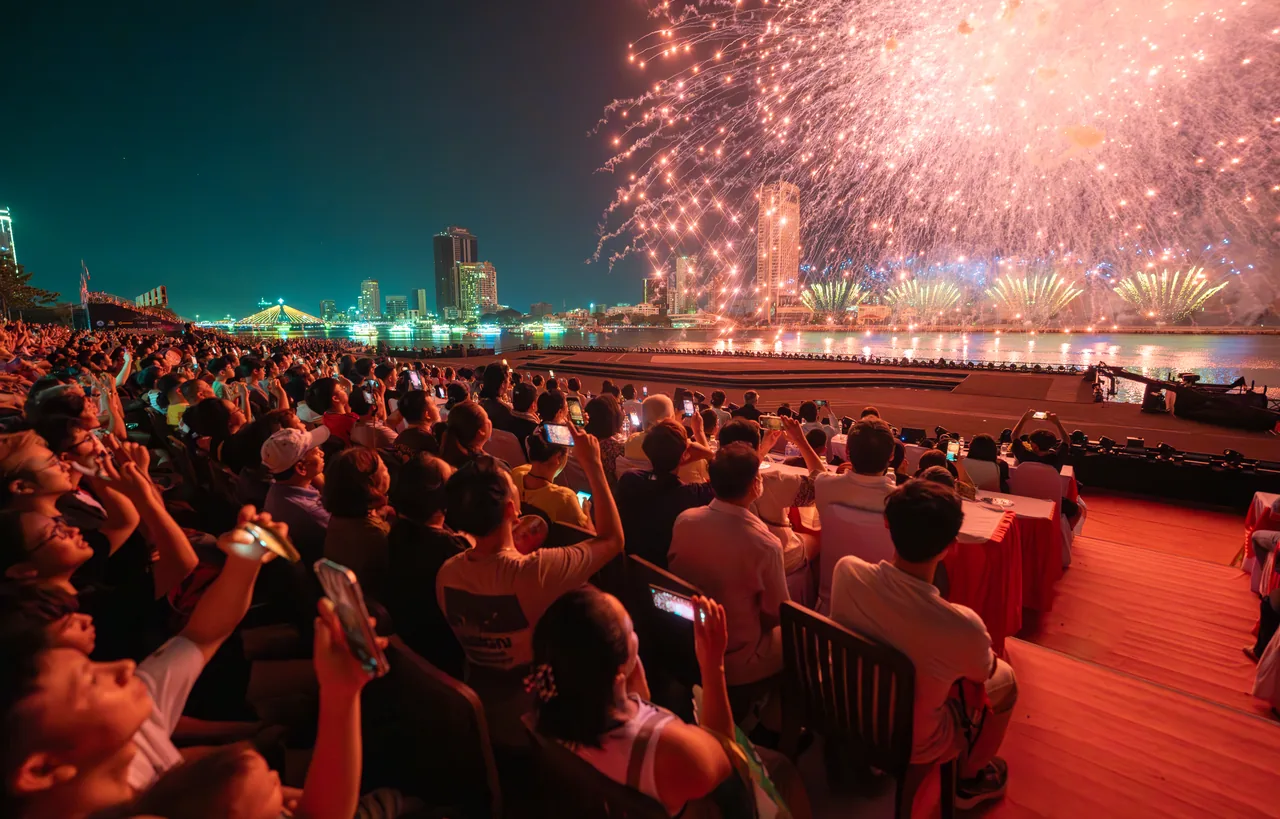 Fireworks bursting over Da Nang during the international fireworks festival Fireworks bursting over Da Nang during the international fireworks festival
