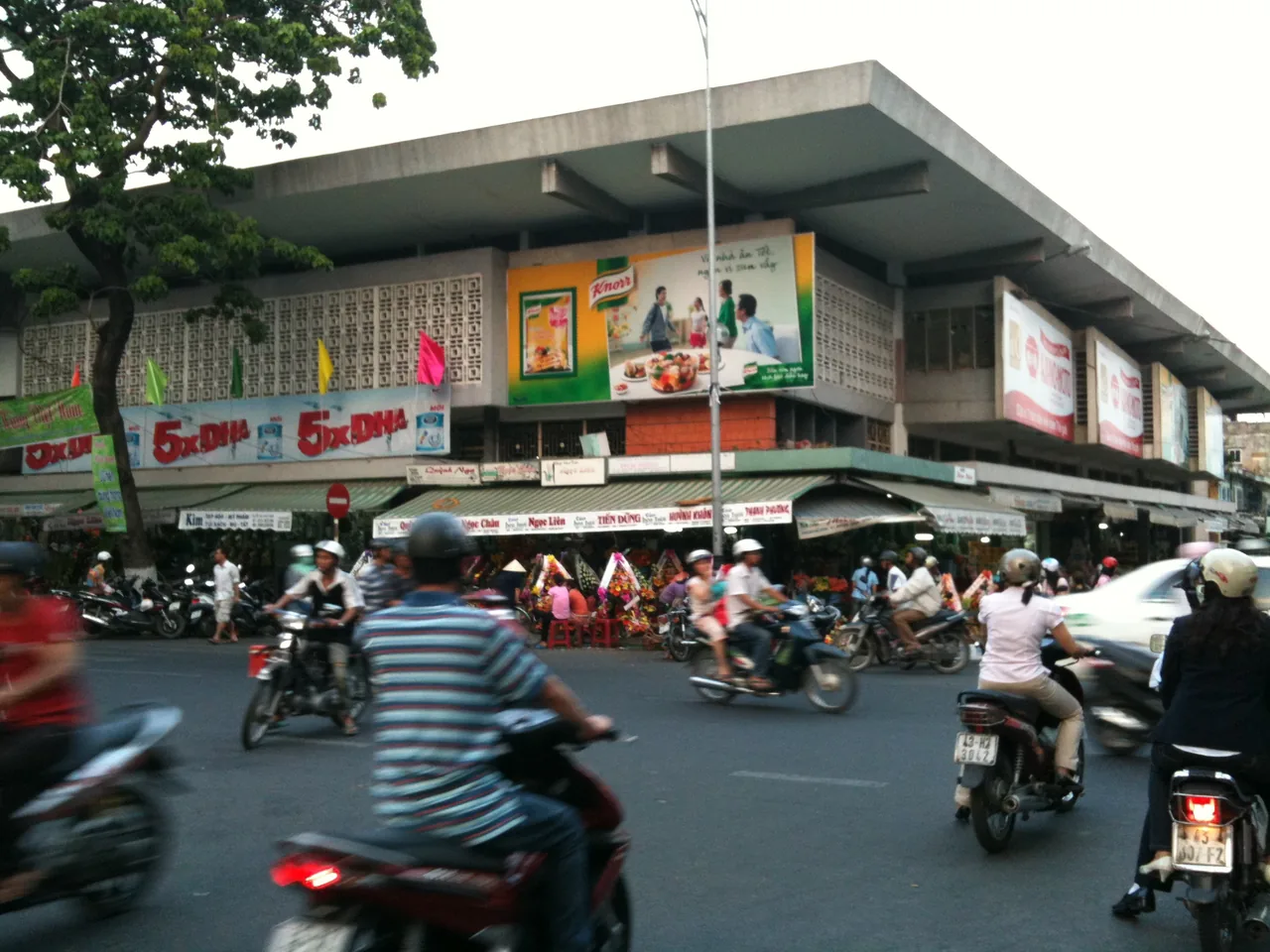 Han Market (Cho Han) building in central Da Nang