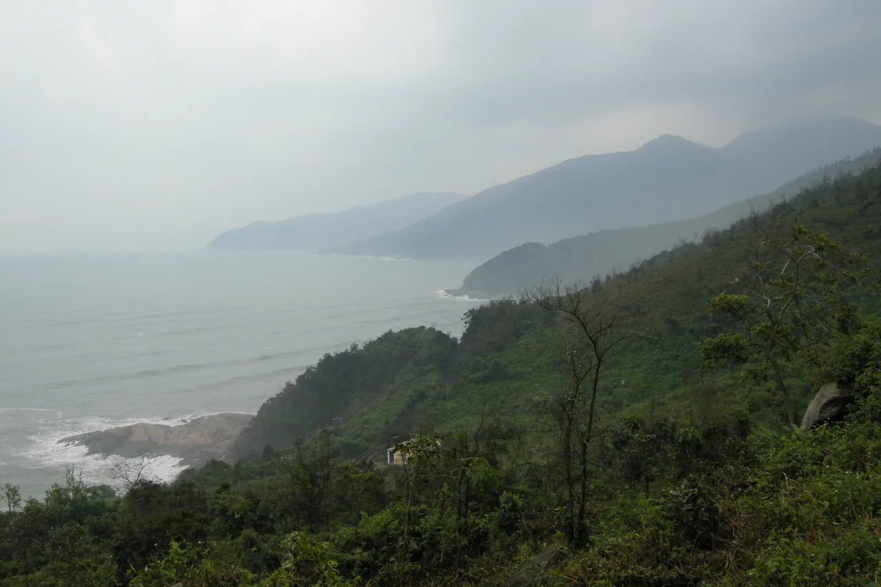 从海云关眺望越南中部海岸线
