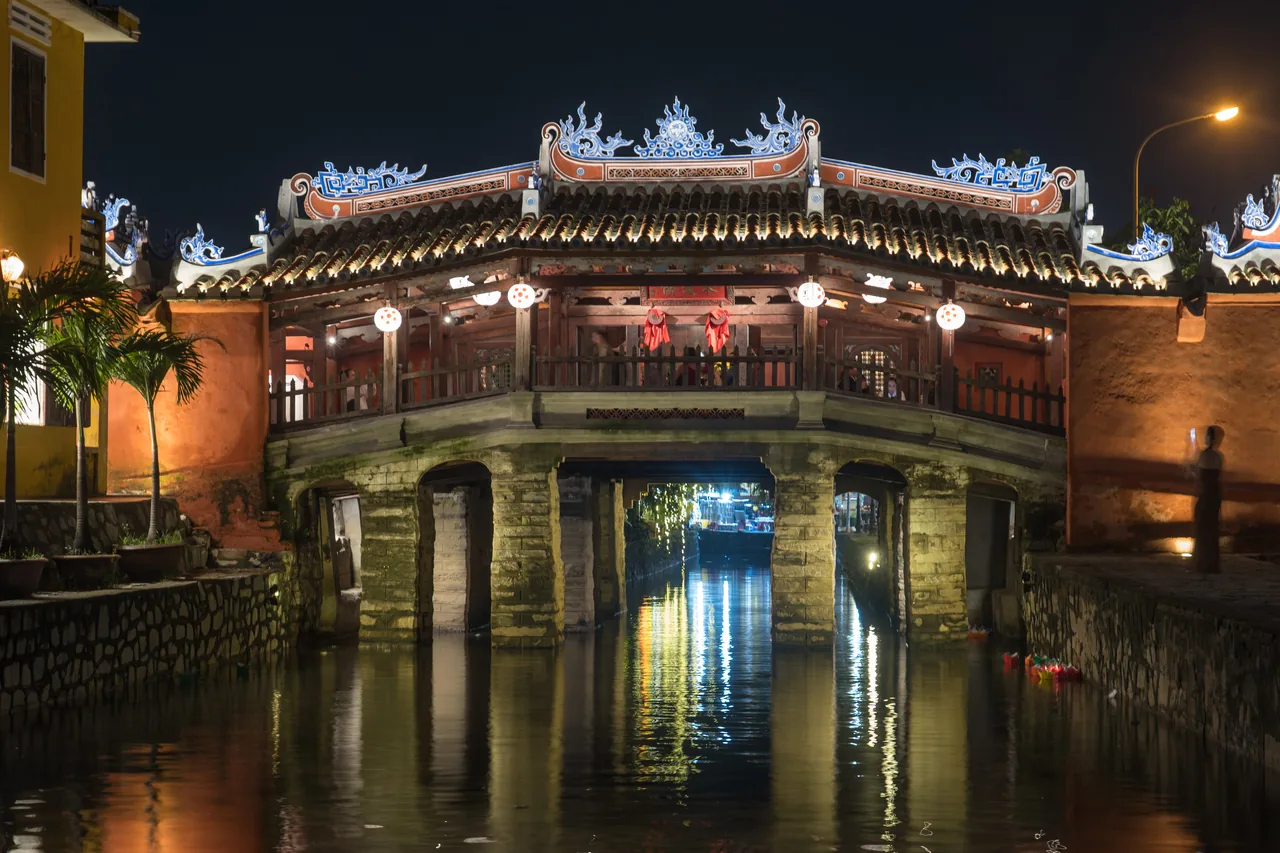 Hoi An's Old Town and the Japanese Covered Bridge by day