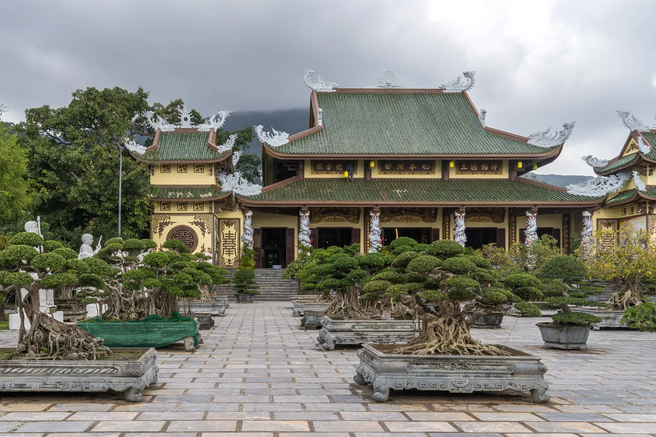 Linh Ung Pagoda grounds on Son Tra with the temple hall and the Lady Buddha statue behind Linh Ung Pagoda grounds on Son Tra with the temple hall and the Lady Buddha statue behind