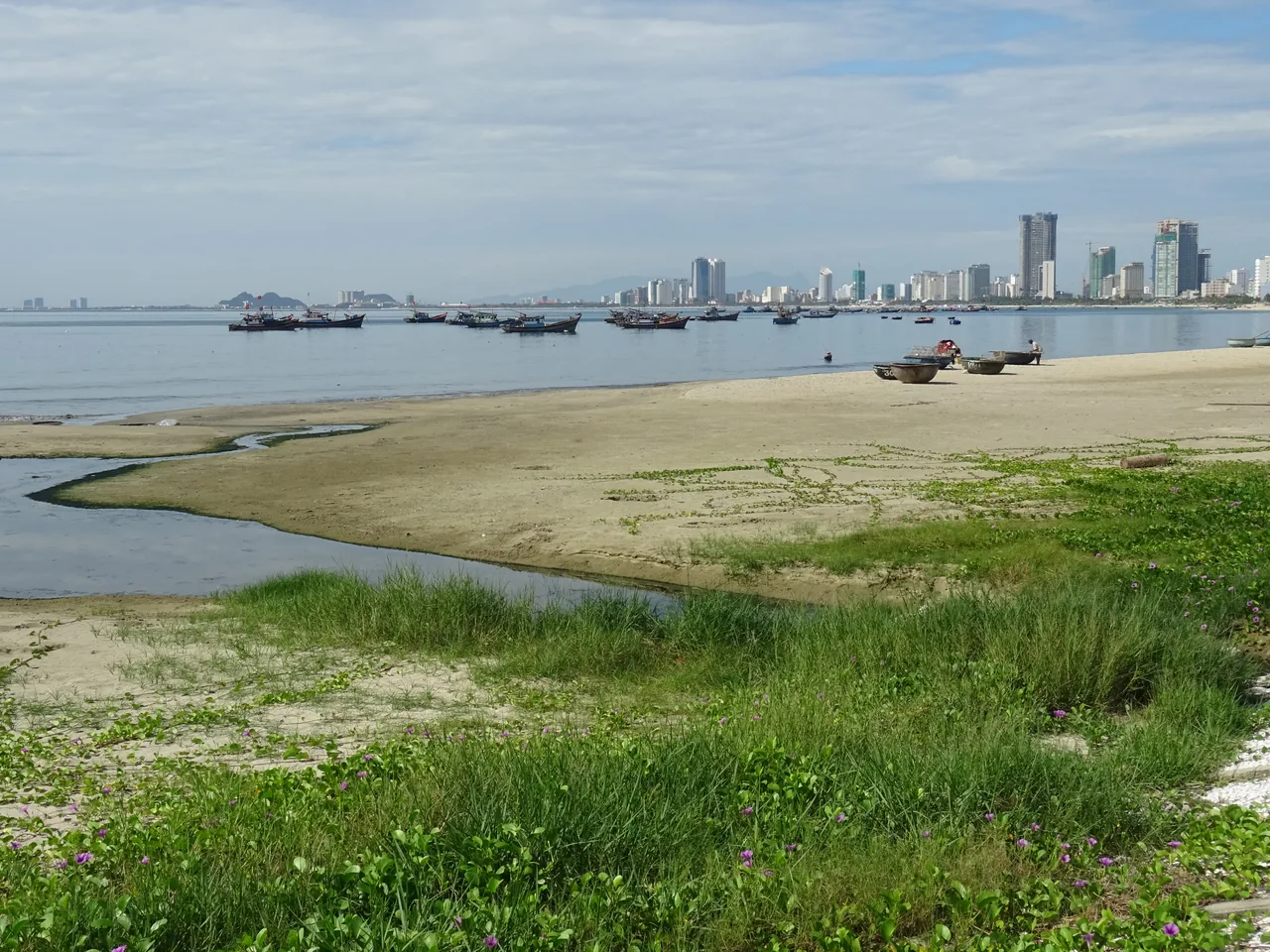 My Khe Beach in Da Nang busy with beachgoers under bright April skies