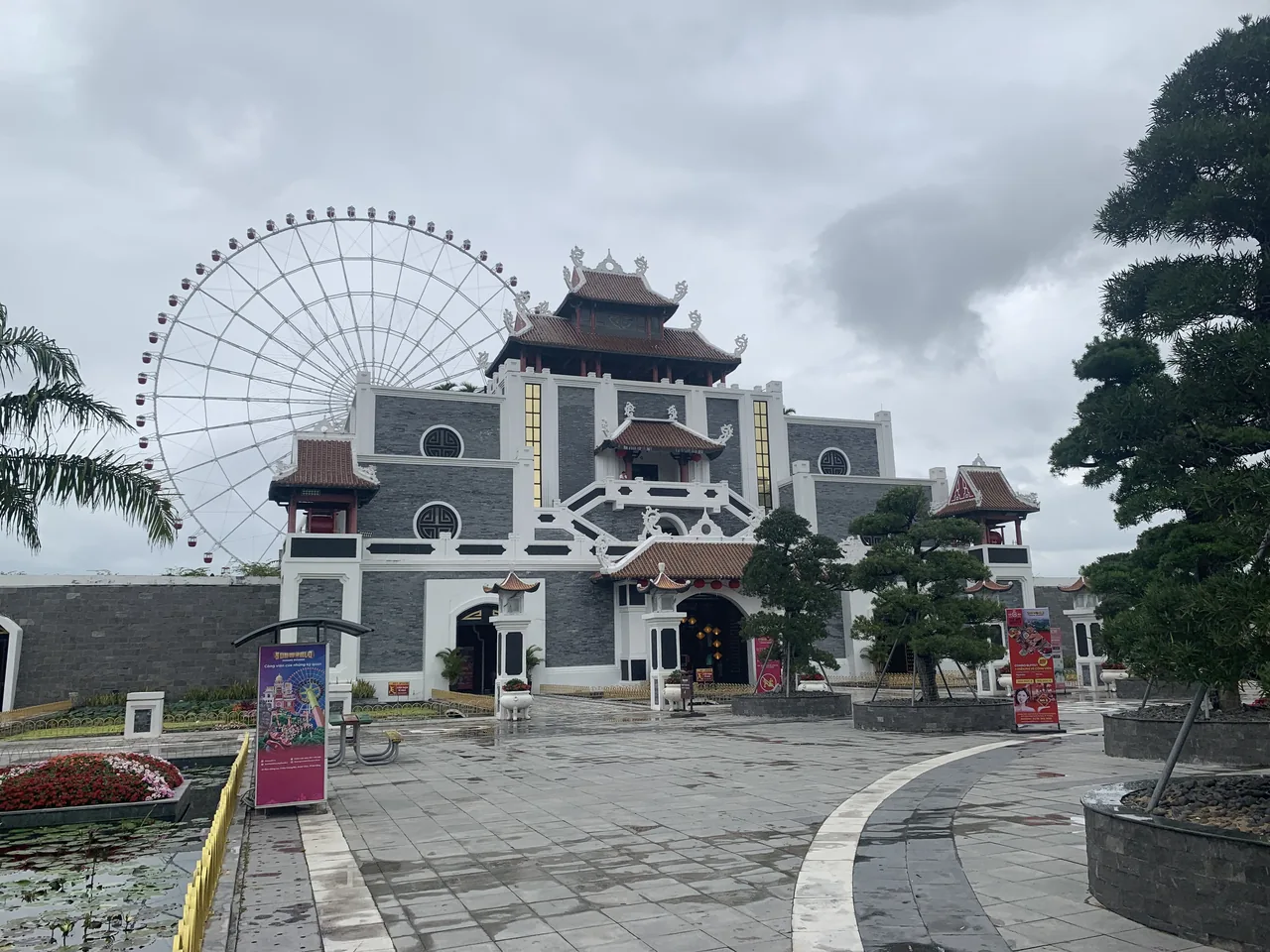 The white Sun Wheel beside an Asian-style palace at Da Nang Downtown (Sun World Asia Park)