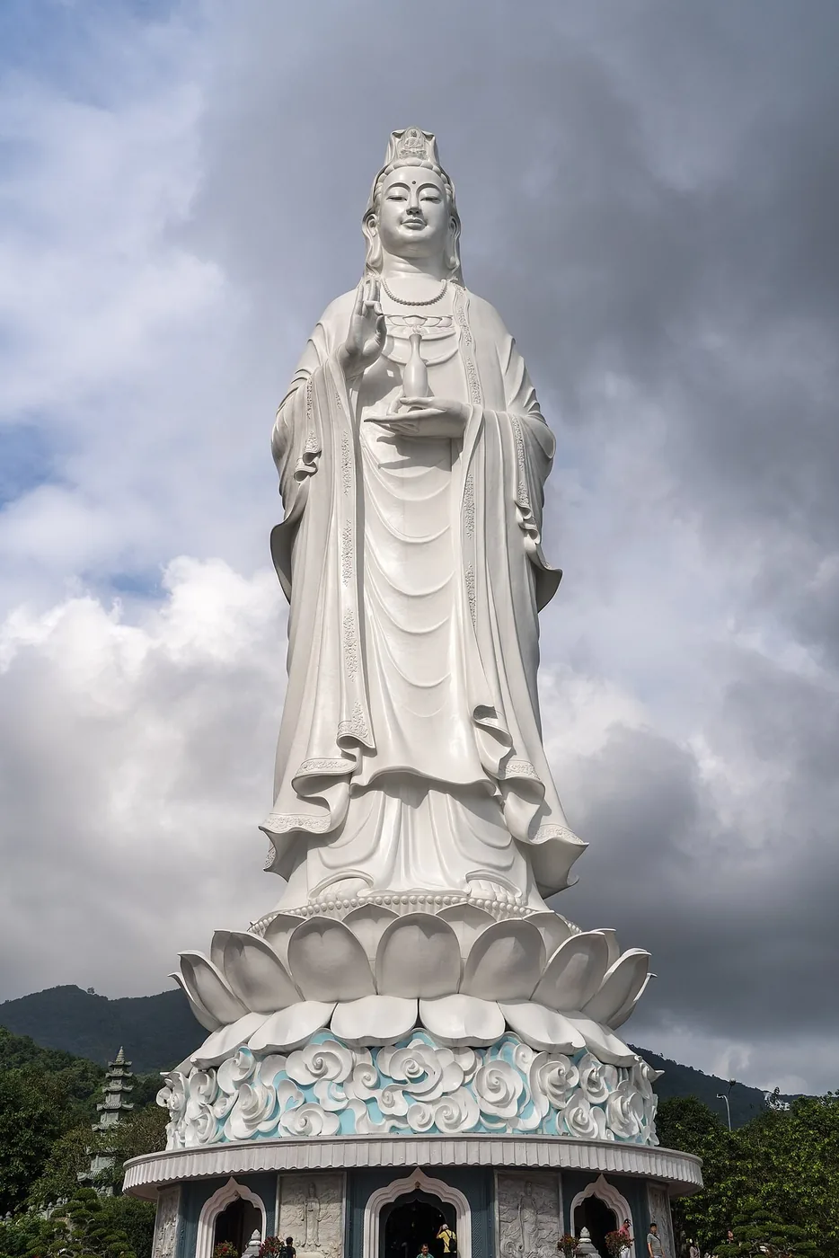The white Lady Buddha statue at Linh Ung Pagoda on the Son Tra peninsula, seen front-on The white Lady Buddha statue at Linh Ung Pagoda on the Son Tra peninsula, seen front-on