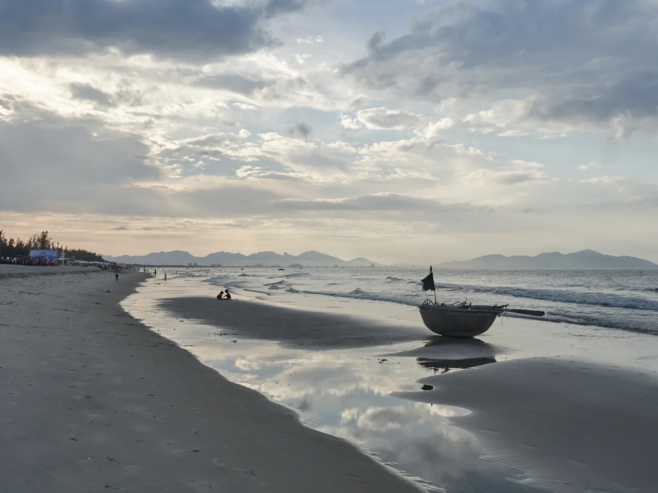 An Bàng Beach near Hoi An with round bamboo basket boats on the sand