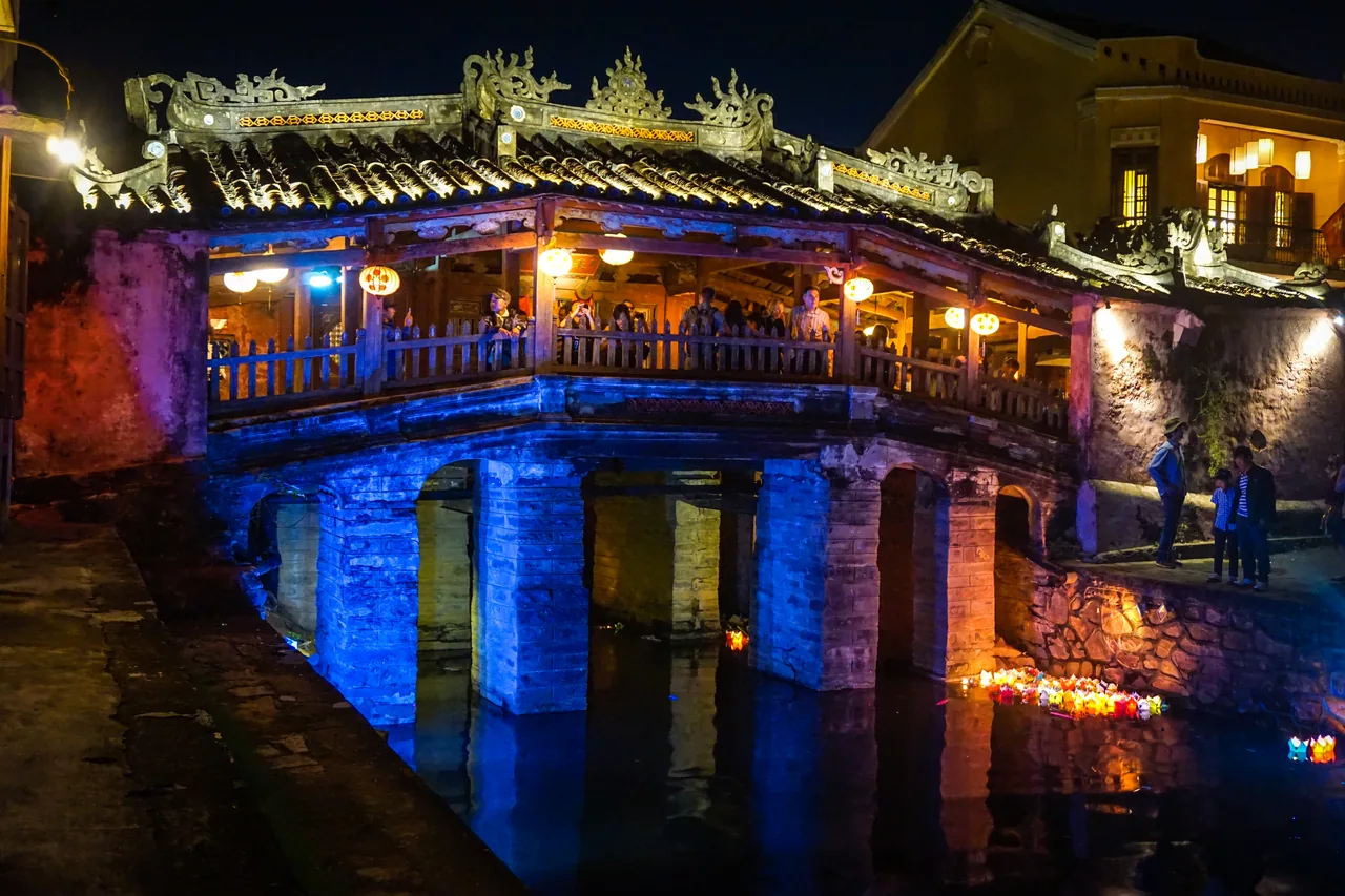 The historic Japanese Covered Bridge (Chùa Cầu) in Hoi An