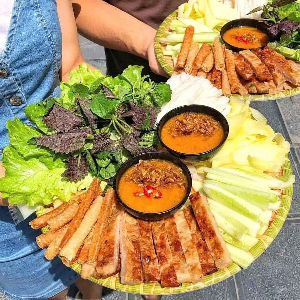芽莊招牌海蜇魚板米線(bún sứa),清甜魚湯是在地靈魂味 芽莊招牌海蜇魚板米線(bún sứa),清甜魚湯是在地靈魂味