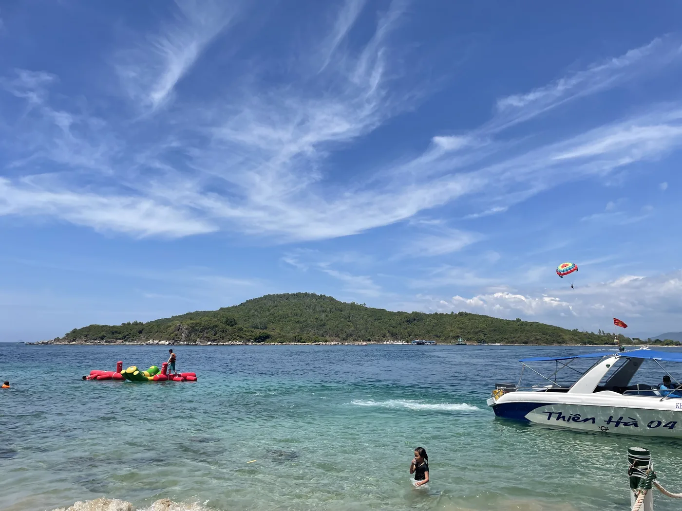 洪汶海洋保護區清澈海水,越南最佳浮潛潛水點之一 洪汶海洋保護區清澈海水,越南最佳浮潛潛水點之一