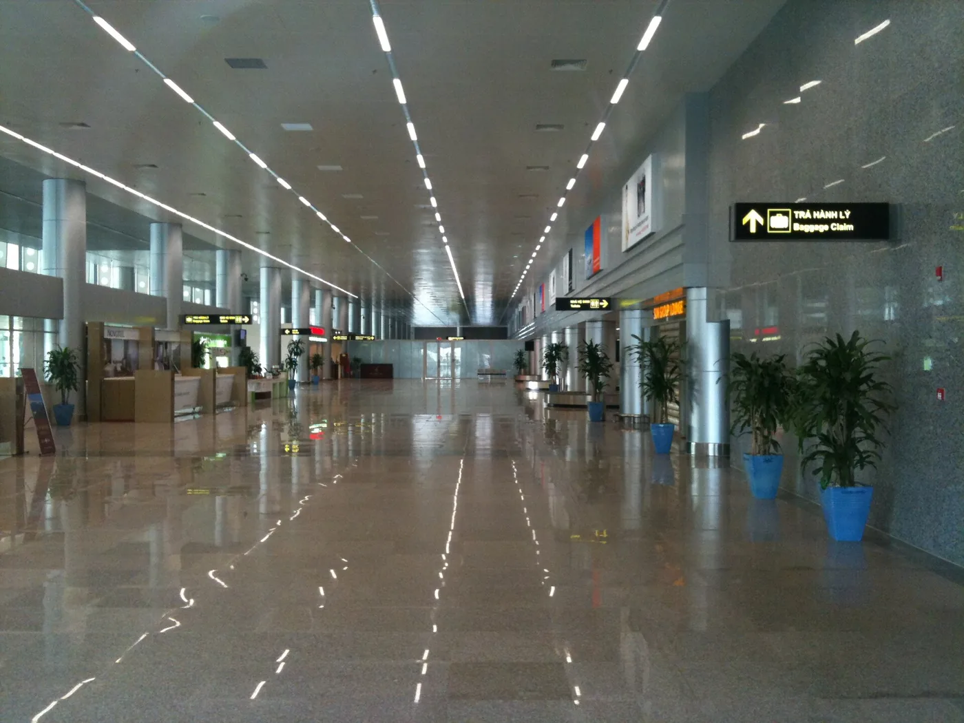 The arrivals hall at Da Nang international airport with nobody in it and the baggage claim sign overhead