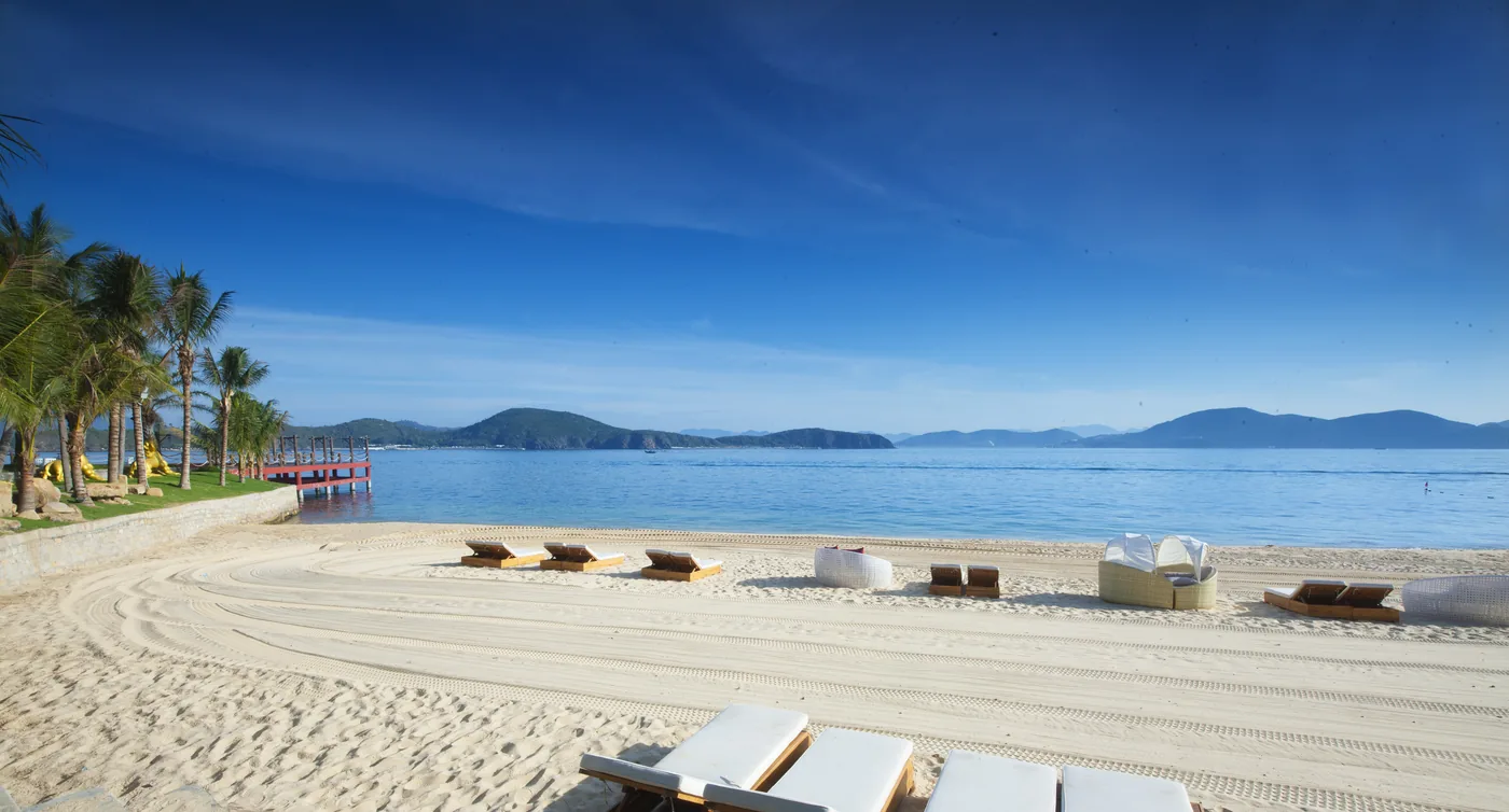 The white sand beach on Hon Tam island