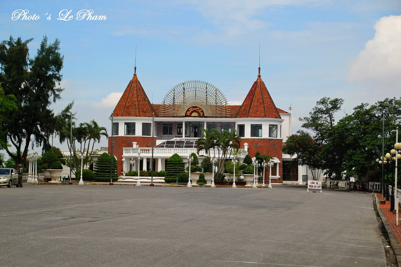 The casino building at Do Son, a red-roofed villa with turrets, and the empty forecourt in front of it