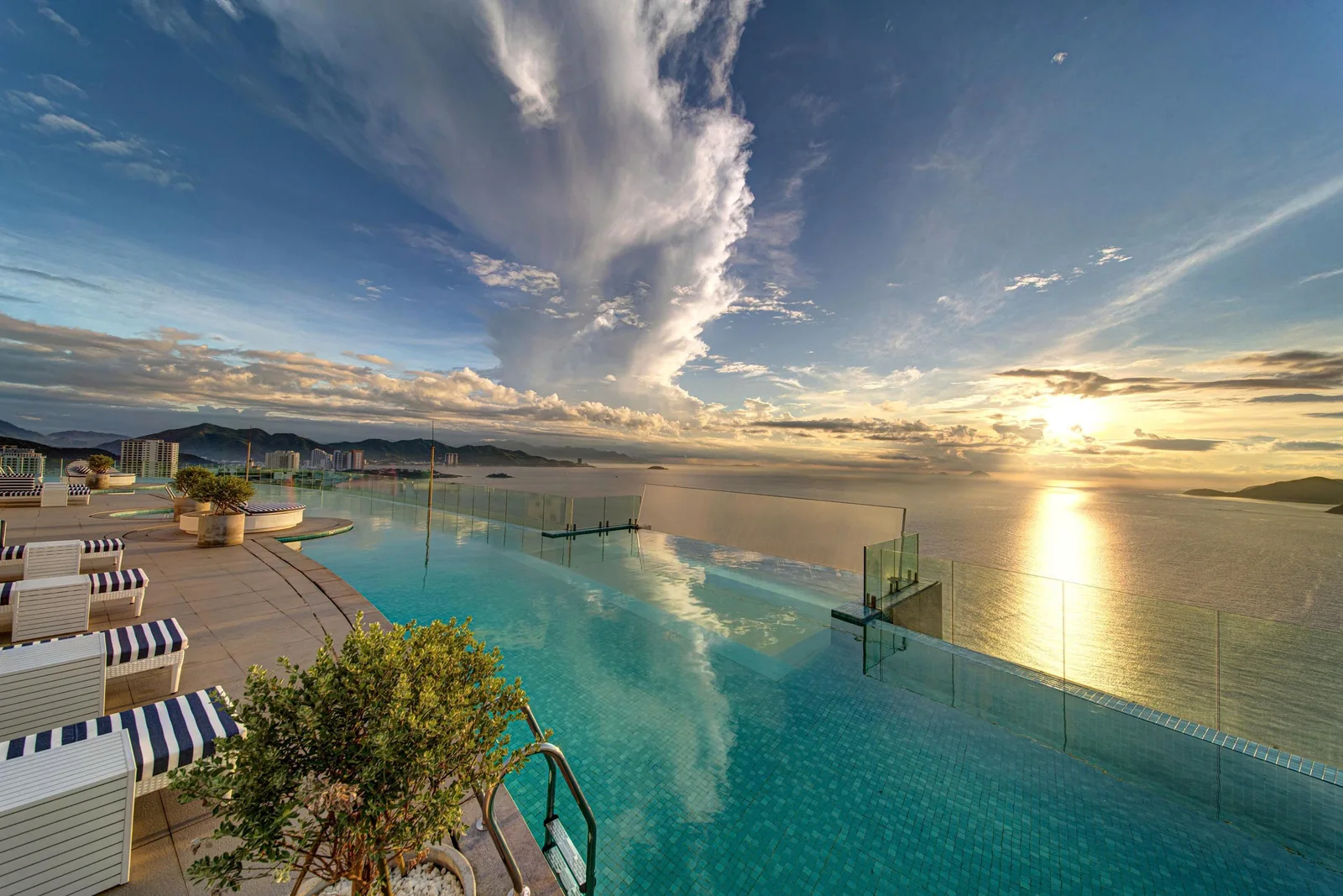 Panorama Nha Trang rooftop infinity pool at sunset
